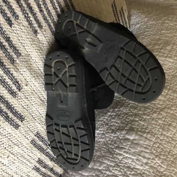 Kids- tall black bear paws. Barely worn. - Picture 5 of 5